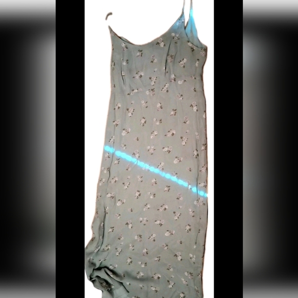 🌿 Vintage-Inspired Floral Midi Dress – Soft Sage Green 🌿 - Picture 4 of 10